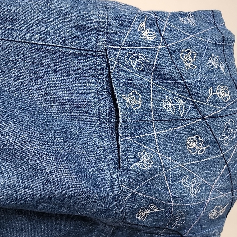 C.L C. Top 100% Cotton Denim Embroidered Floral Stitching Detail Blue Size M - Picture 11 of 17